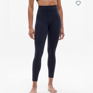 Women’s Athleta Navy Salutation Stash Pocket 7/8 leggings | size Small